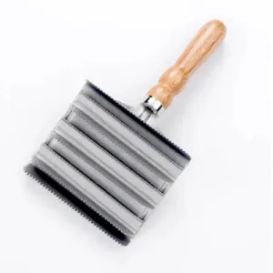 Lincoln Metal Curry Comb - Large